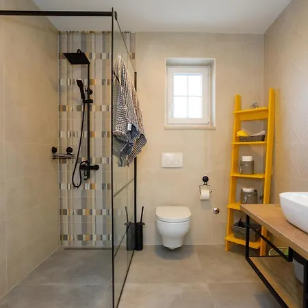 New&modern Dora * Vrh